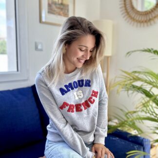 Sweat AMOUR IS FRENCH